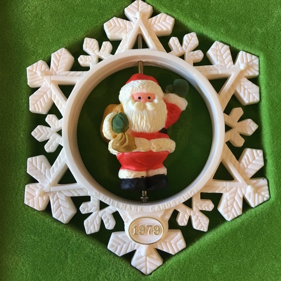 🎄 2 Hallmark 1979 “Santa’s Here” Ornaments - Picture 7 of 8